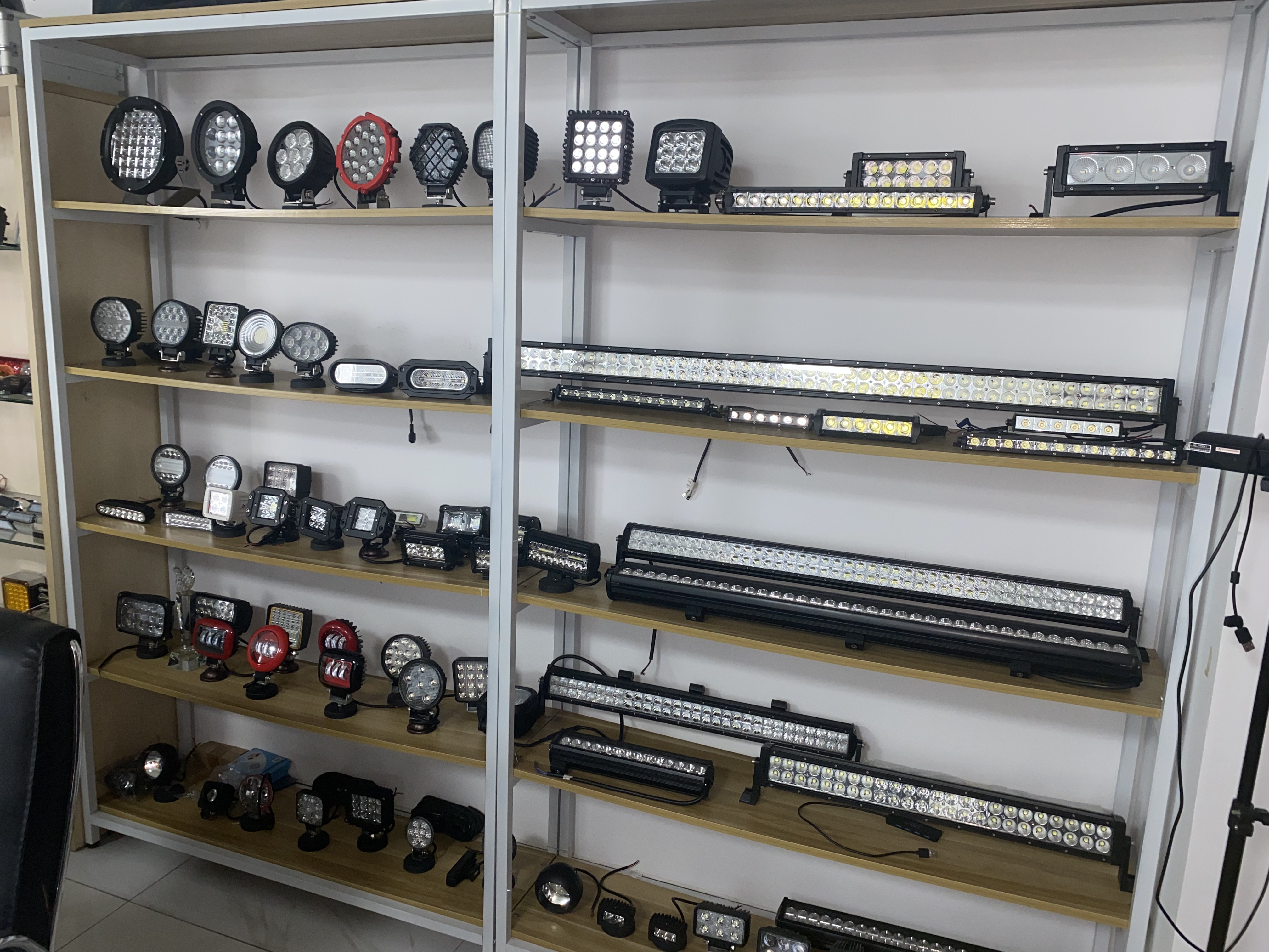 Luz de trabalho LED &agrave; prova de &aacute;gua, luz de trabalho LED de venda quente, luz de trabalho LED automotiva, luz de trabalho LED ajust&aacute;vel, melhor luz de trabalho LED com suporte