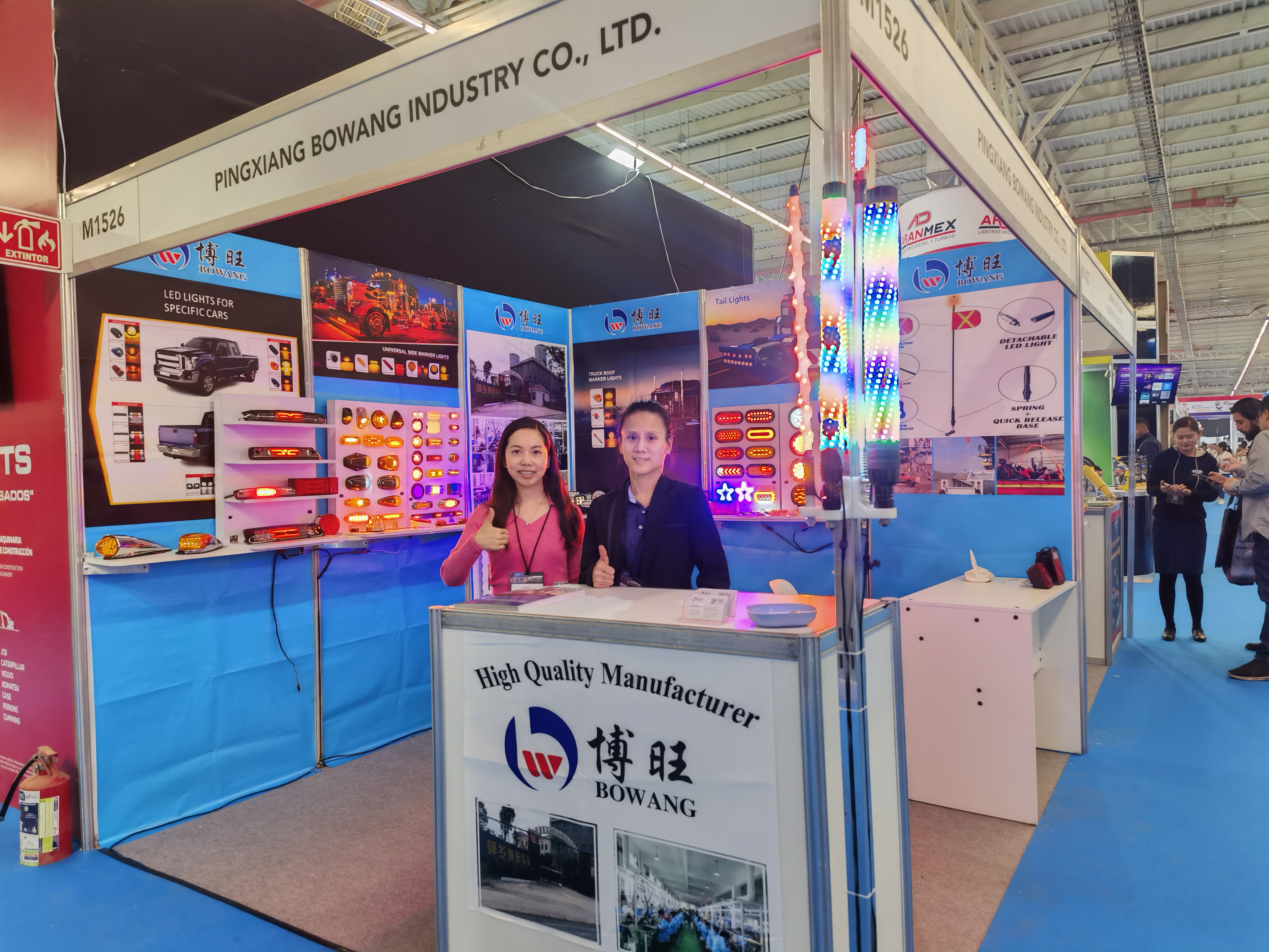 F&aacute;brica de luzes automotivas, empresa, fabricante, fabricada na China, luz traseira, luz de trabalho, luz lateral, luz de caminh&atilde;o